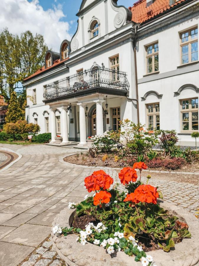 Palac Czarny Las Wożniki Exteriör bild