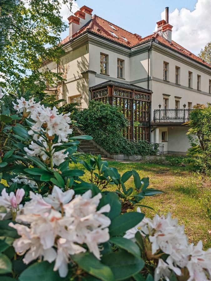 Palac Czarny Las Wożniki Exteriör bild