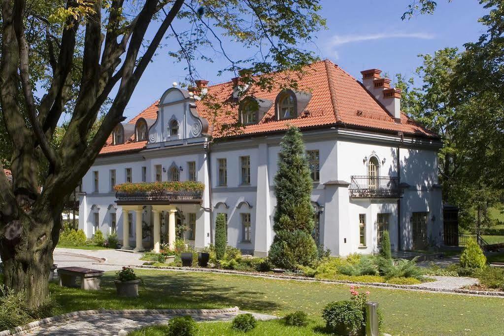 Palac Czarny Las Wożniki Exteriör bild