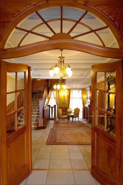 Palac Czarny Las Wożniki Exteriör bild