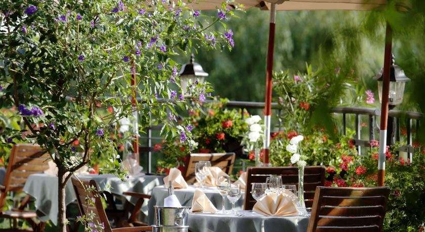 Palac Czarny Las Wożniki Restaurang bild