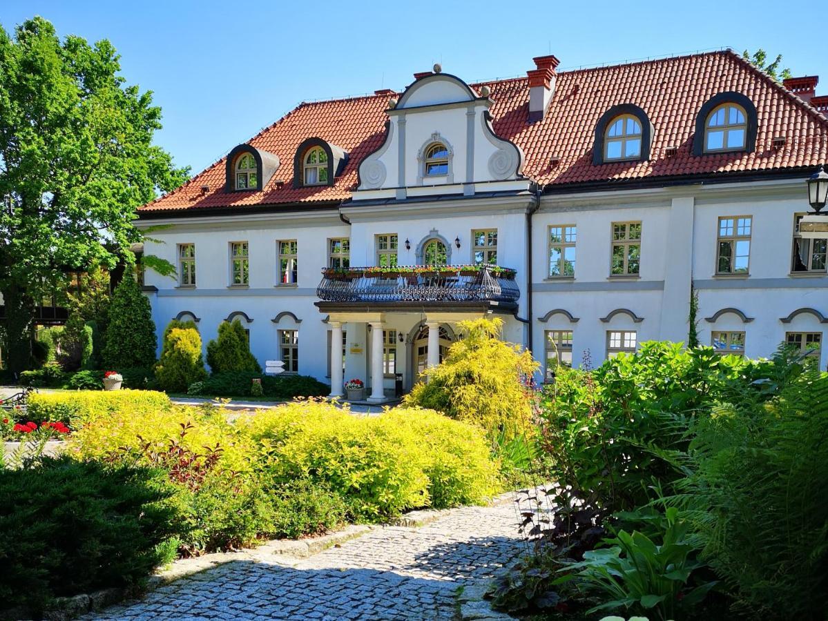 Palac Czarny Las Wożniki Exteriör bild