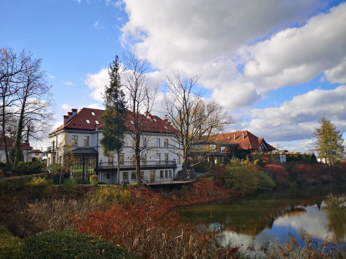 Palac Czarny Las Wożniki Exteriör bild