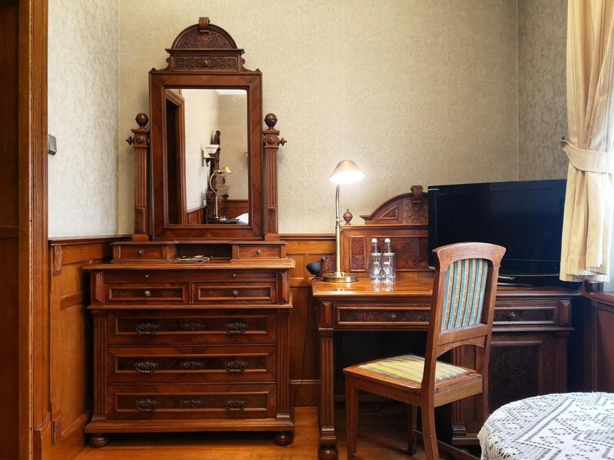 Palac Czarny Las Wożniki Exteriör bild